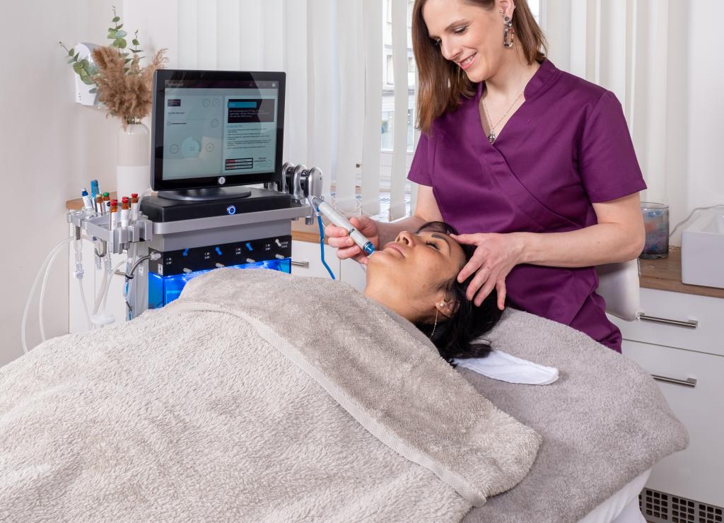 Hydrafacial Detail